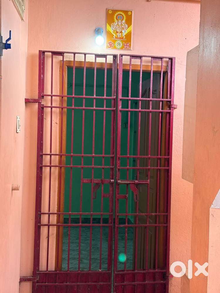 2BHK House - Balcony - Private entrance - Near by Tidel park, Railways