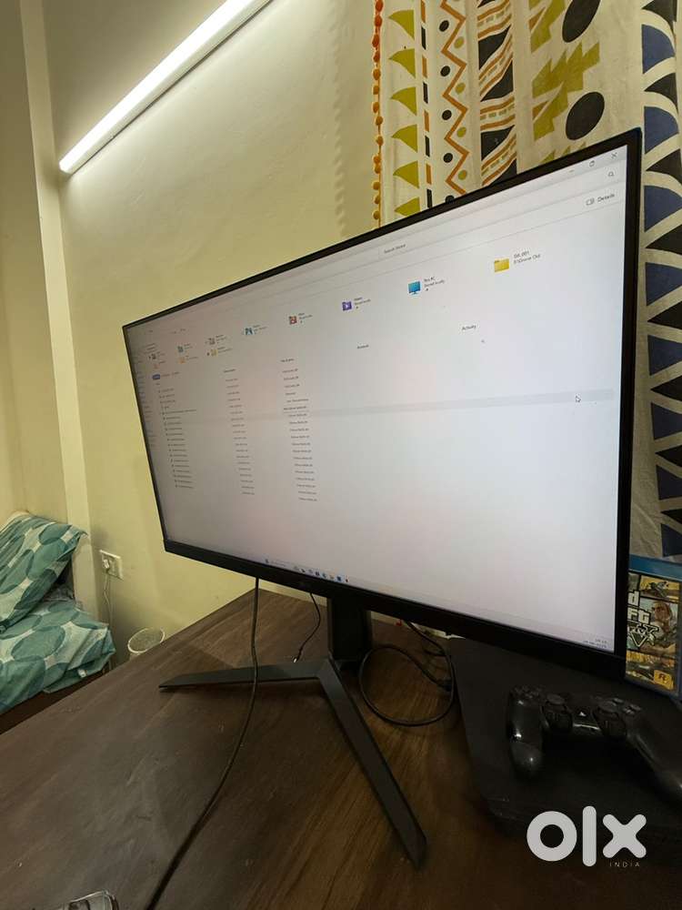 Lg 32 inch Ultragear Gaming Monitor less used