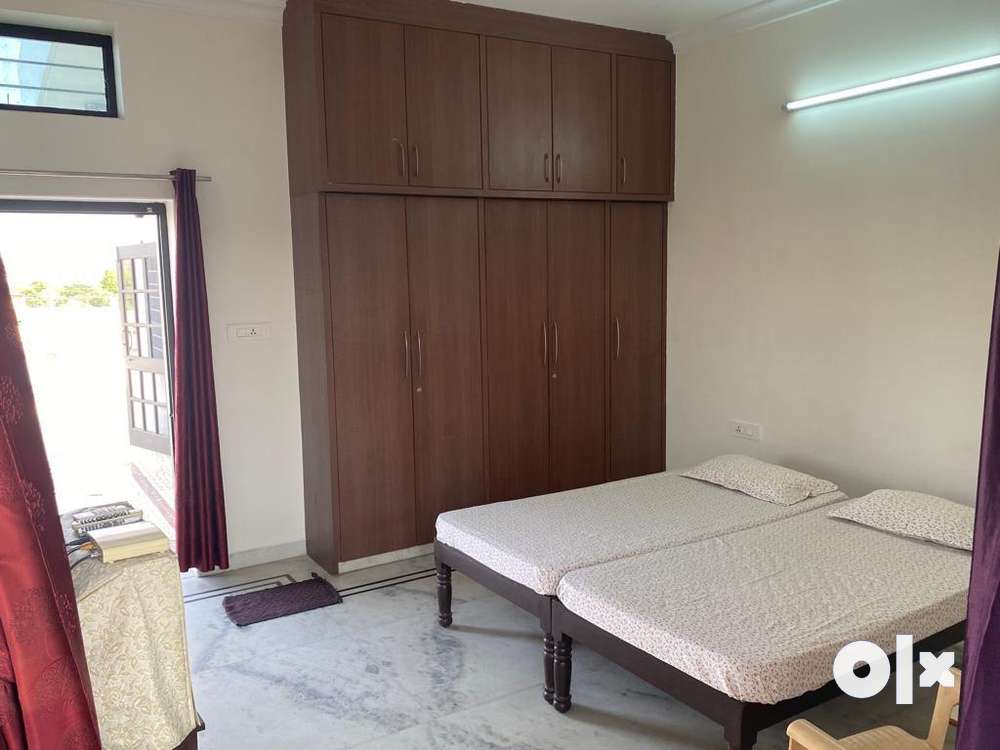 1RK fully furnished centrall located