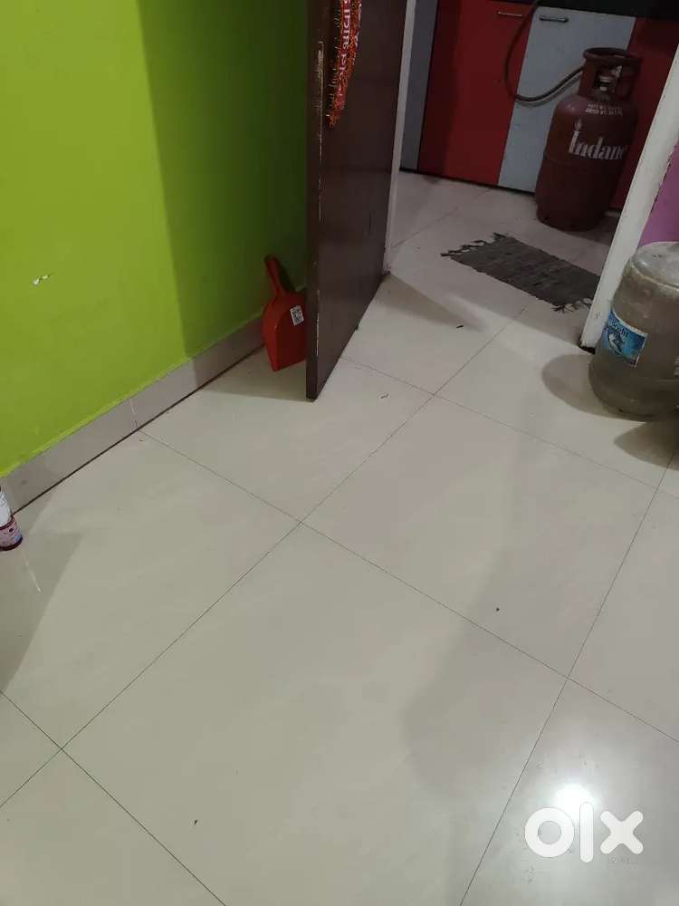 Urgently need a female rmmate.separate room. Rent 4500 including water