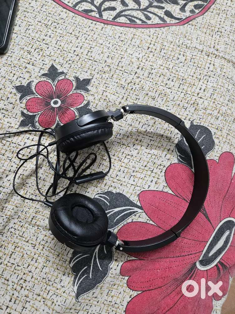 A sleek, light weight vintage JBL Tempo