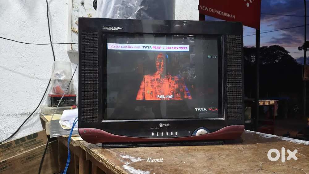 Lg 15 inch old crt tv.