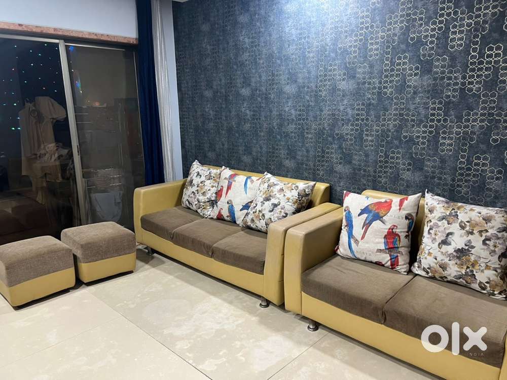 Sofa set 3+2+2 with Centre Table