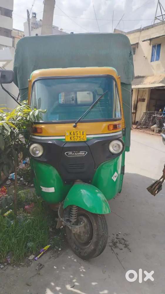 3 wheeler goods auto CNG.. Daily basic Rent..