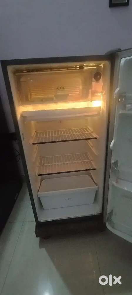 Whirlpool Fridge in good Running condition 185Litter only in Rs 3500