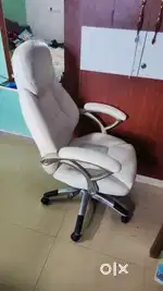 Roling Chair  i