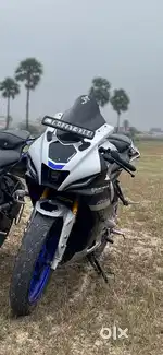 R15M Metallic Silver