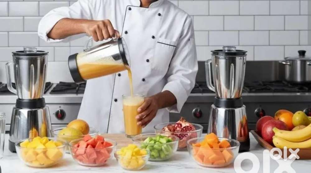 Male Juice maker @ Cafe