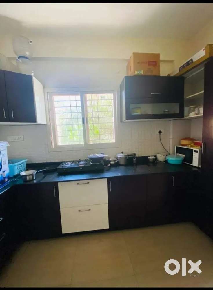 A room in 3bhk appartment in Whitefieldfor working professional female