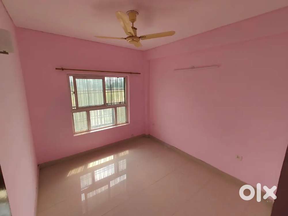 3 BHK READY TO MOVE SECTOR 75 P BLOCK GROUND FLOOR WITH LAWN AREA