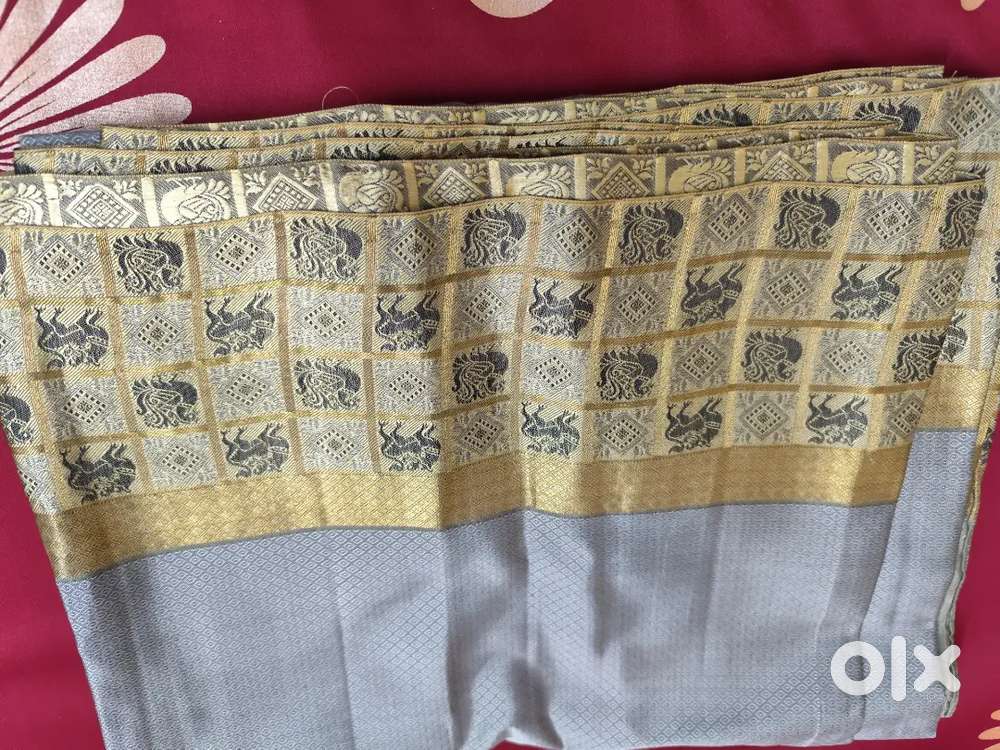 Silk saree with broad core design