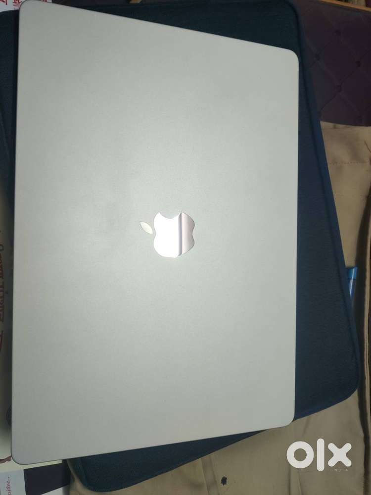 MACBOOK M2 8GB 512 GB