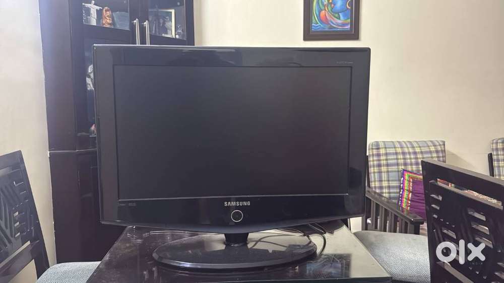 Samsung LCD 28 inches
