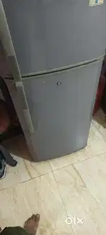 फ्रिज 7 साल पुराना हे कोई खराबी नहीं हे