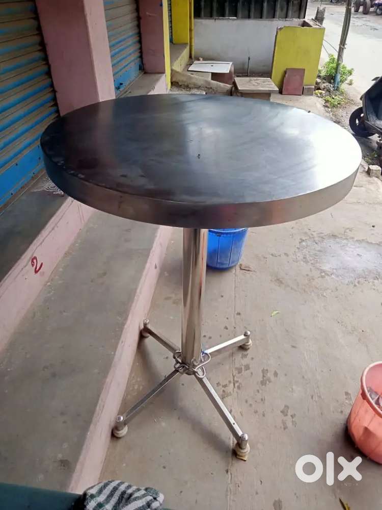 Round standing Daining table for tiffin shop