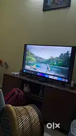 BPL 40 inch full HD TV with box