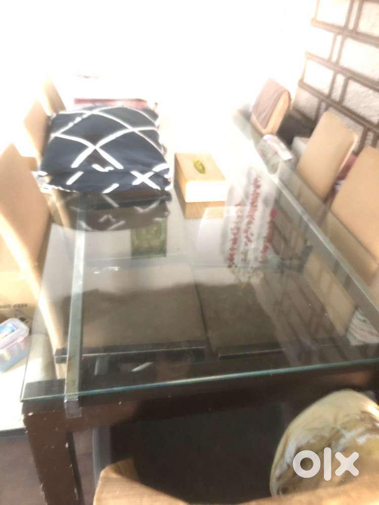 Big 7 Seven seater sofa set aur ek big Dining table 6 seater