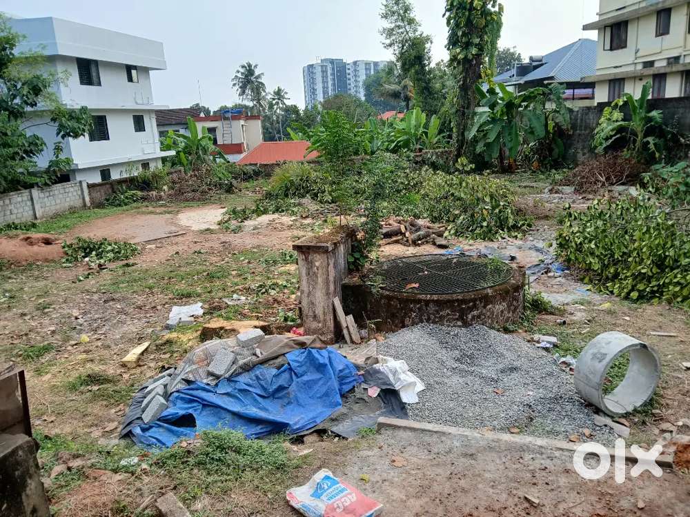 Aluva uc.college commercial house polot 21cent sael