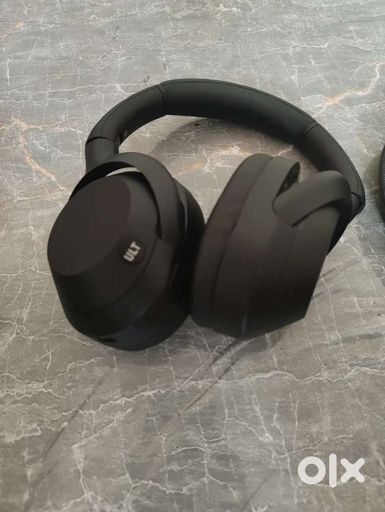 Selling Sony ULT Wear (Case, aux cable and, charging cable included)