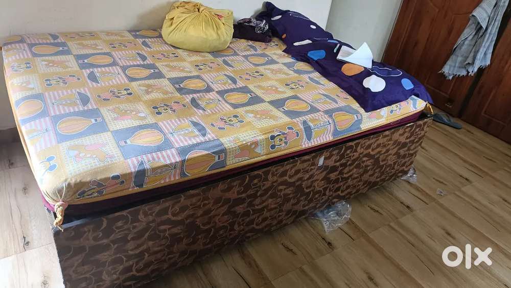 Diwan 4X6 with storage