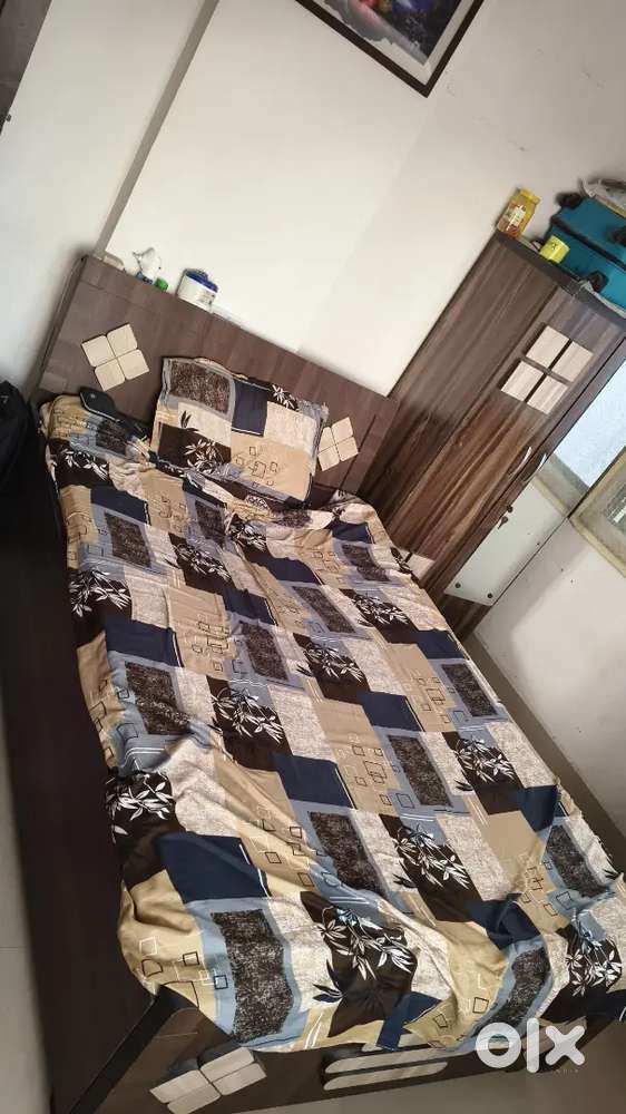 Bed with mattress good condition