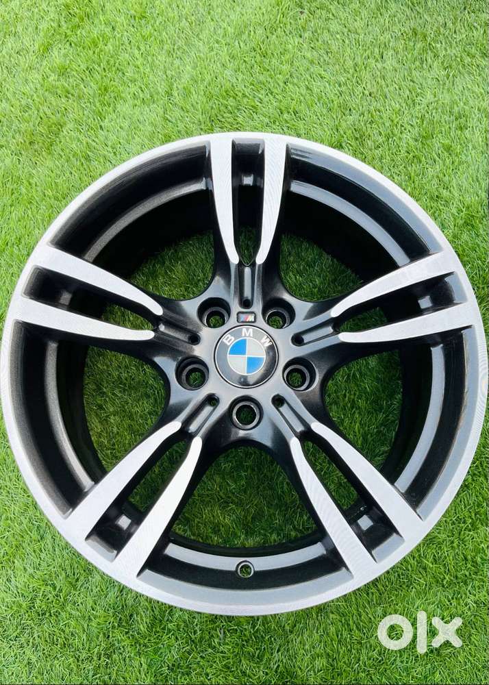 BMW ORIGINAL ALLOY WHEELS 18 INCH SET OF 4 (GOOD CONDITION)