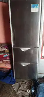 विकायची फाइव हंड्रेड थ्री डोर फ्रीज गुड कंडिशन ओके कंडिशन व्हेरी नाईस