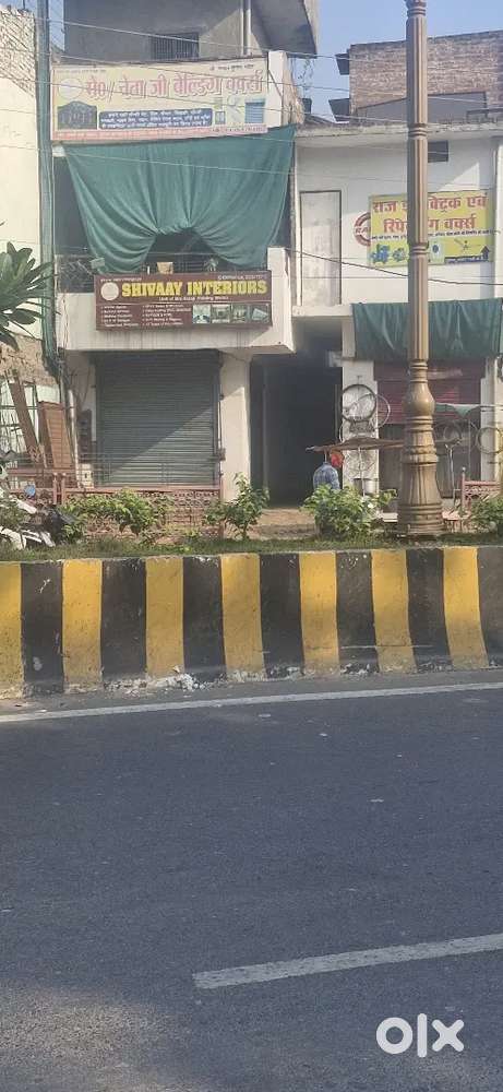 To-let for shop or office (katre me road se 10 feet ander)