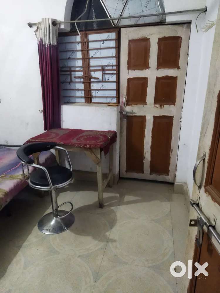 New aliganj kattari hill near rose palace