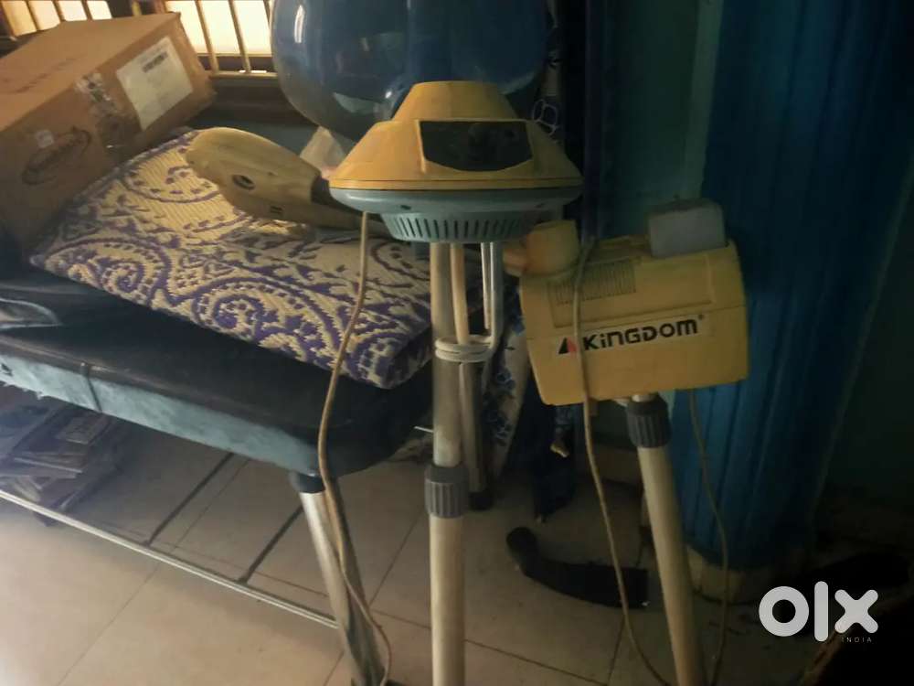 Beauty parlour items,