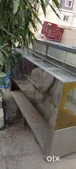 Hot chips glass counter