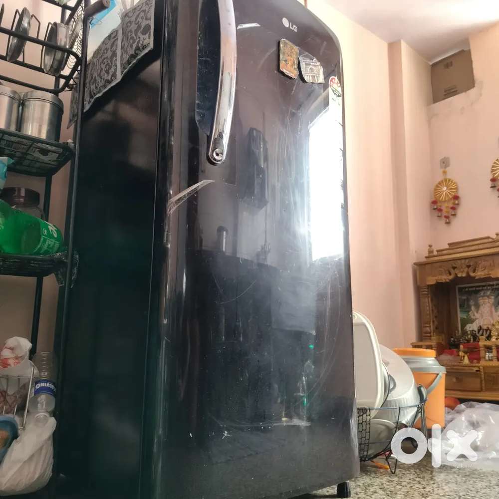 LG refrigerator with 4star power saving brand new