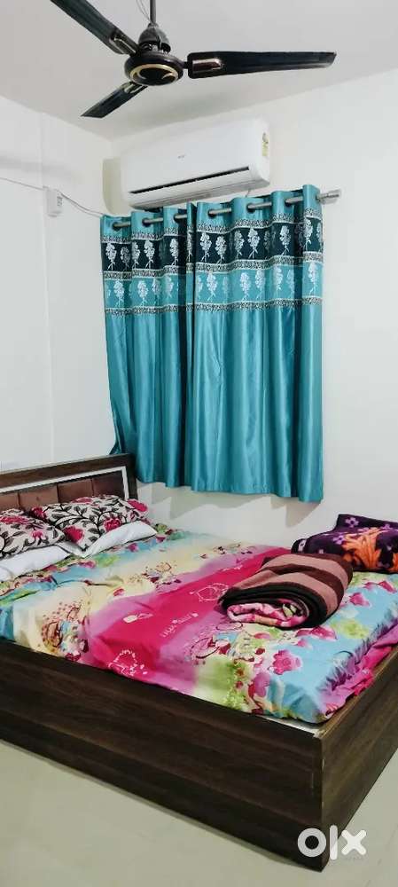 Only bechalar avlelibal 1 bhk flet rent par aapvano che