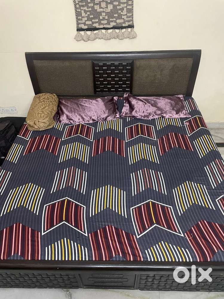 6*6 bed with mattress