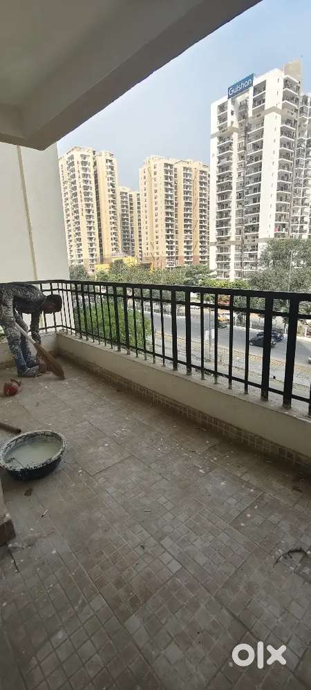 3bhk semi furnished flat available for rent