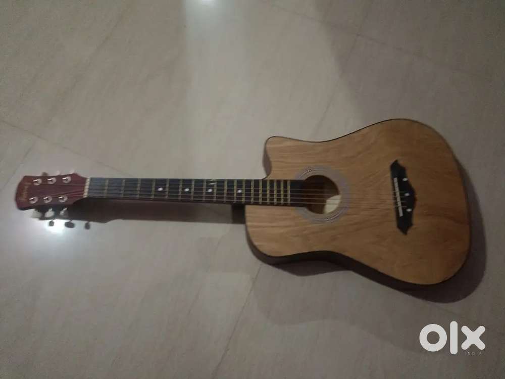 3 months old acoustic guitar with bill