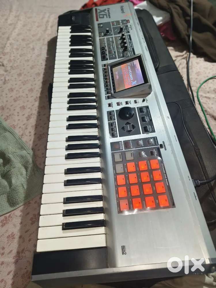 Roland Fantom x6 mint condition