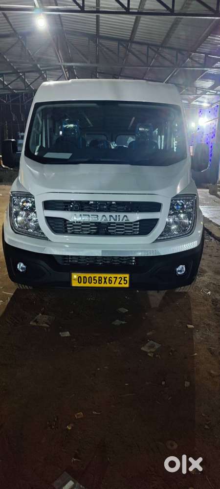 Force Urbania 17 seater