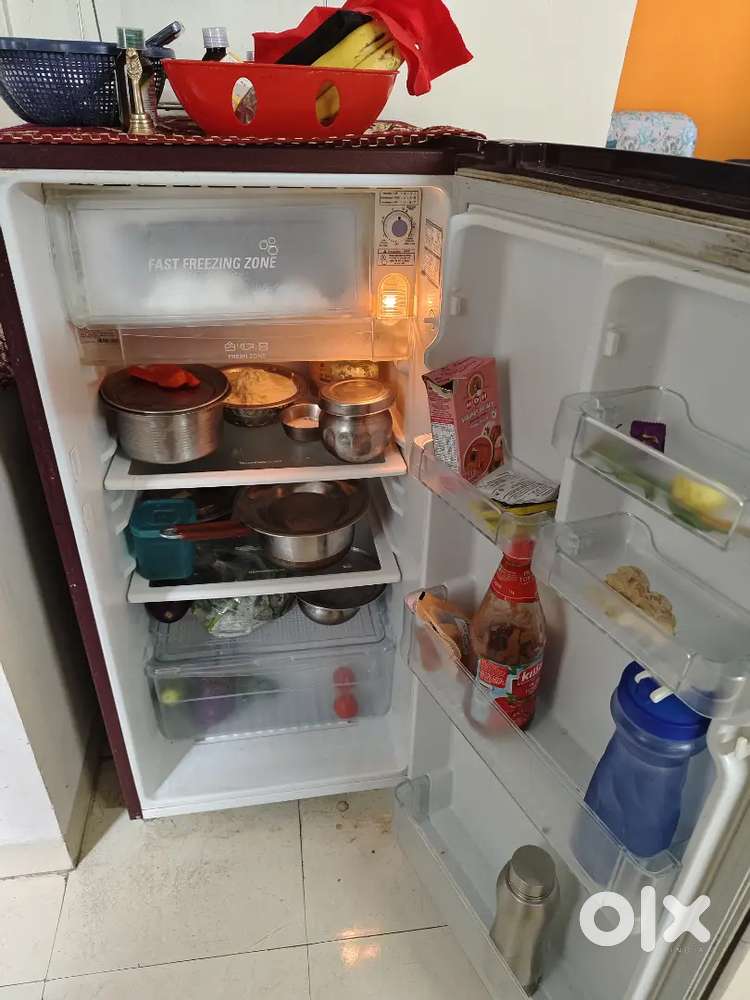 Single door 183 L LG fridge in good condition