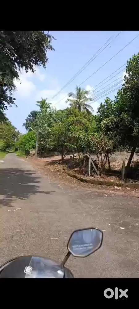 കുന്ദംകുളത്തു നിന്ന് തൃശൂരിലേക്ക് വരുമ്പോൾ മുണ്ടൂരിൽ