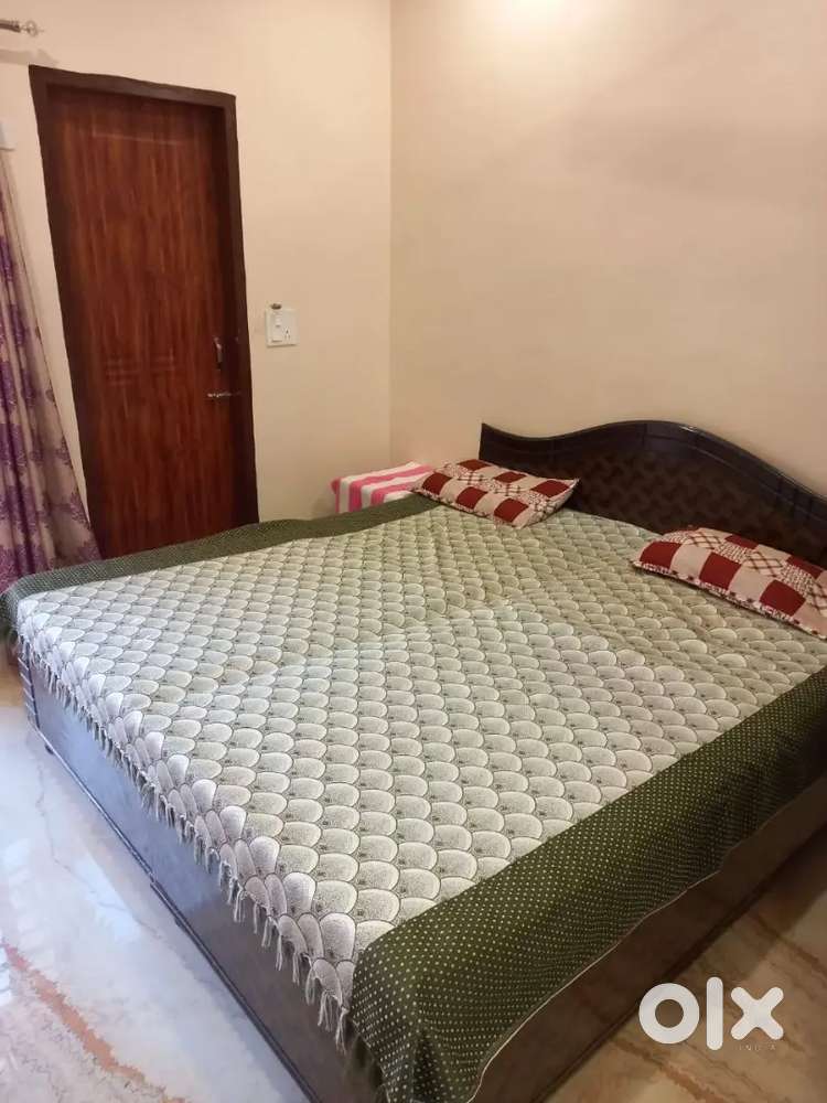 2bhk fully furnished Owner free flat. Dealer accused