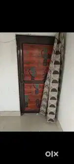 सिंगल कमरा किराये के लिए खाली है।