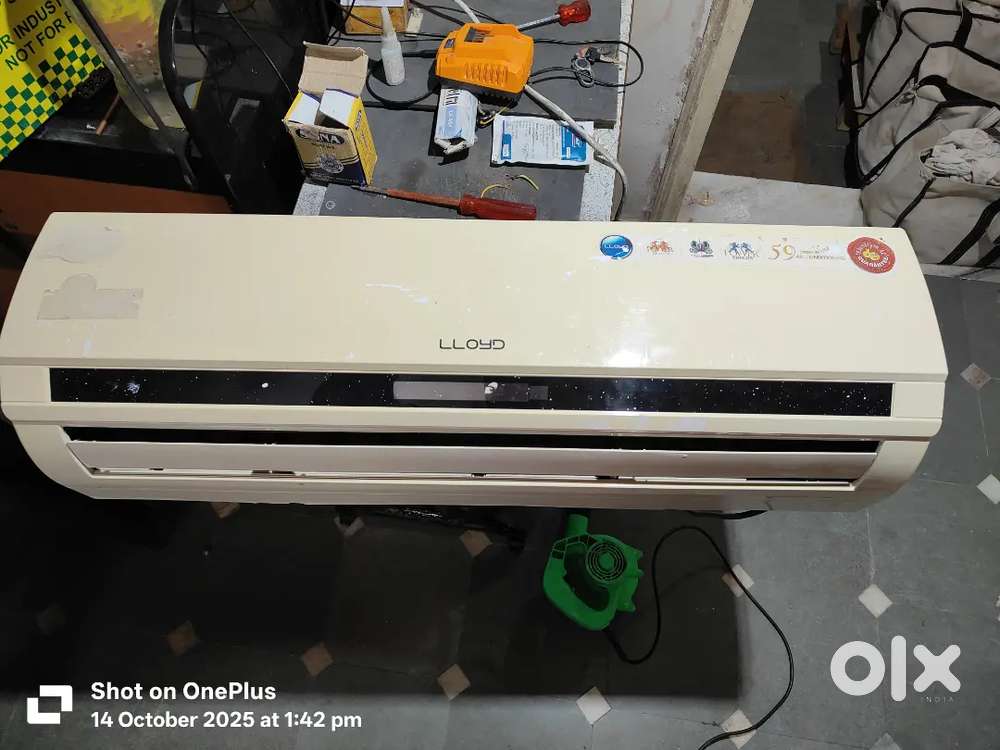 LLYOD 1 TON 3 STAR AC WITH INSTALLATION