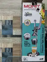Pressure type hand juicer
