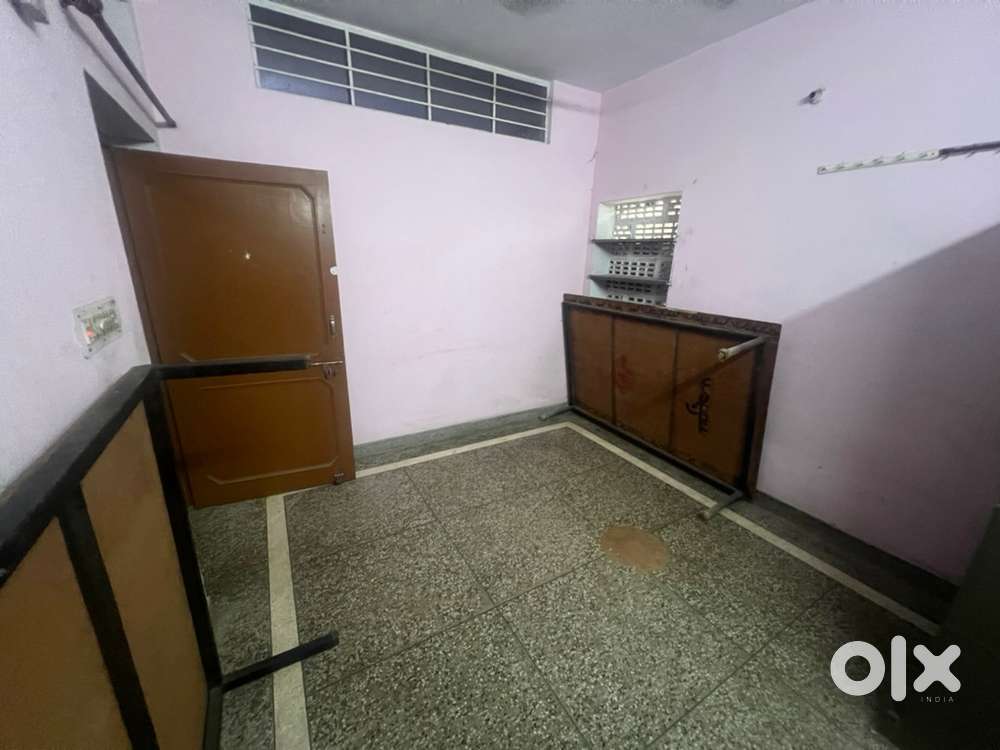 Prime location 1 Rk with separate kitchen
