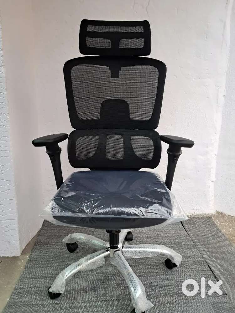 Brand new WorkLite GLANZA model office chairs available with 5d handle
