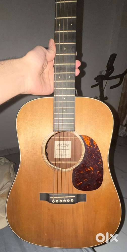 MARTIN DREADNOUGHT JR ACOUSTIC /ELECTRIC GUITAR