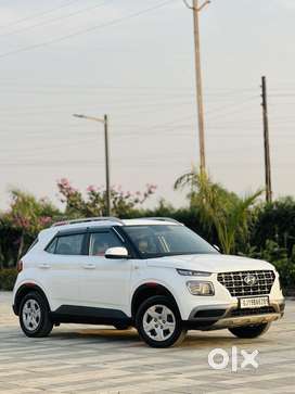 Hyundai Venue 1.2 S Plus, 2020, CNG & Hybrids