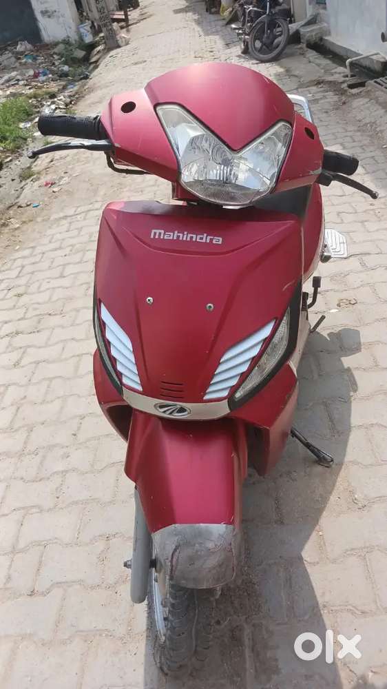 Mahindra Gusto Matte Red Color