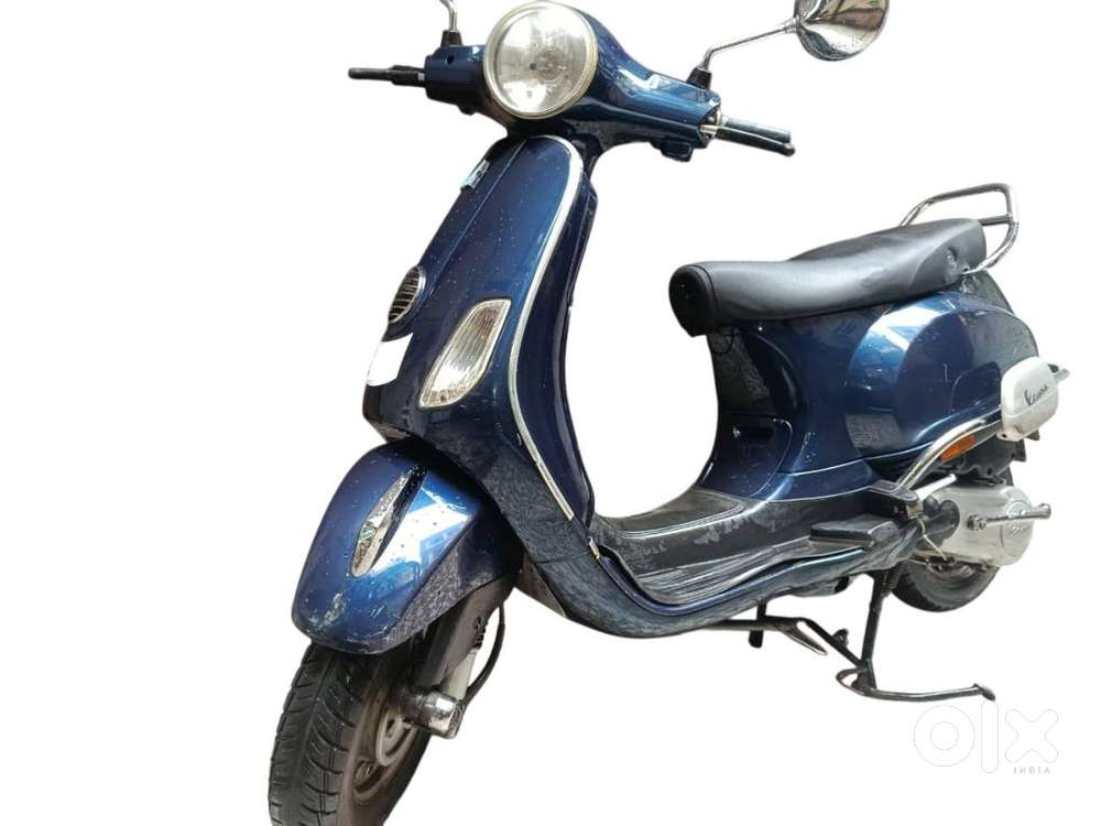 Vespa 125cc 2012 Scooter for Sale – Well Maintained - MES Retired